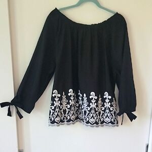 Time and Tru Black puff sleeve Blouse with White Embroidery.   XL NWOT